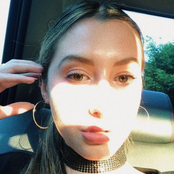 Meet your Posher, Ariana - Picture 1 of 1